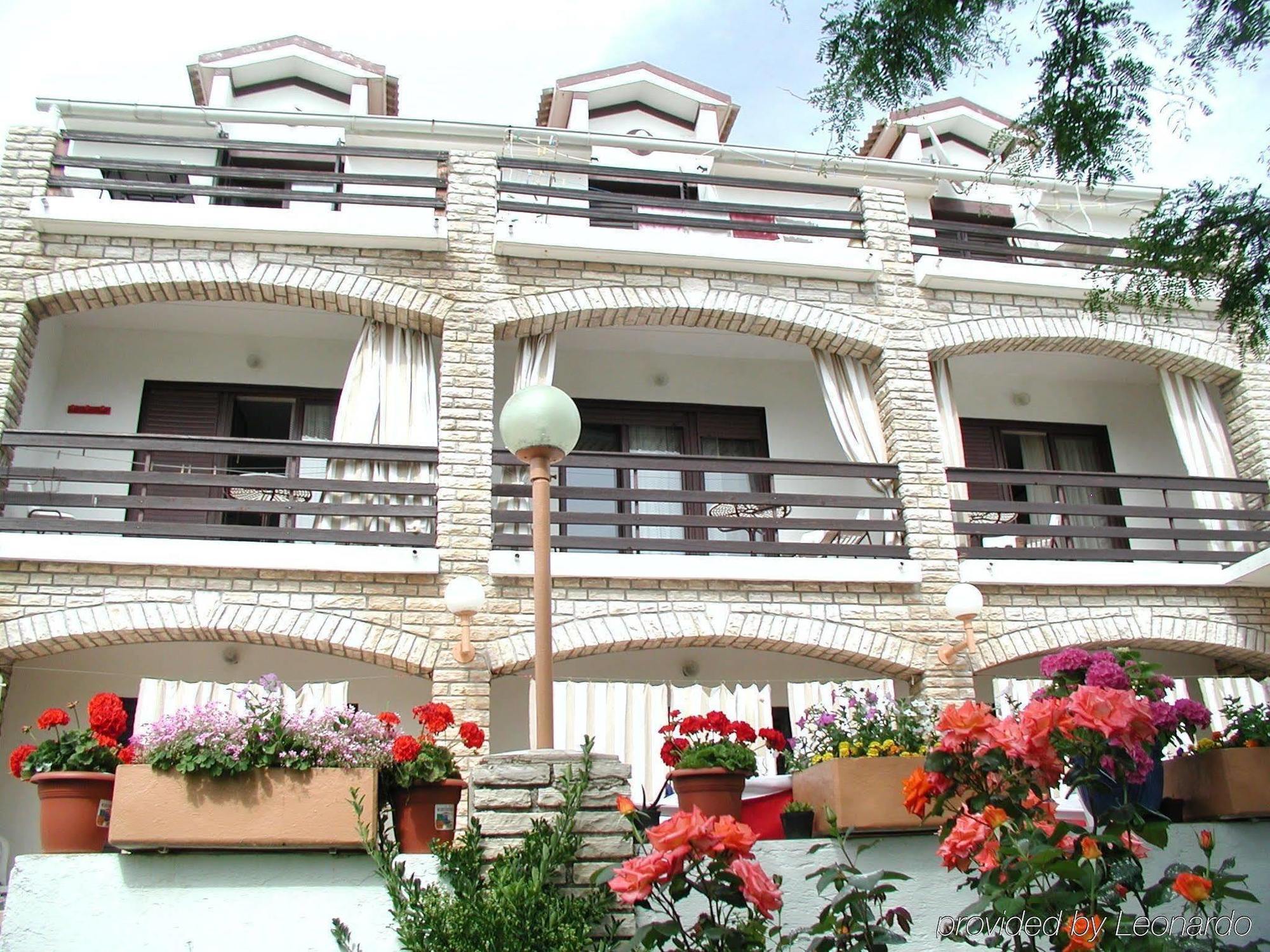 Hotel Tony พาก ภายนอก รูปภาพ